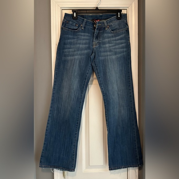 Lucky Brand ladies wide leg jeans are a size 4/27. - Picture 6 of 10